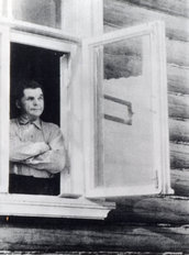 С. В. Ильюшин в родительском доме в селе Дилялево Вологодской области.